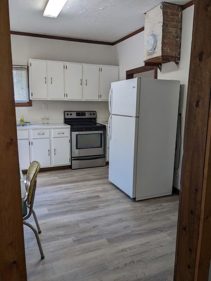 330 Myers St - Photo 3 of 4