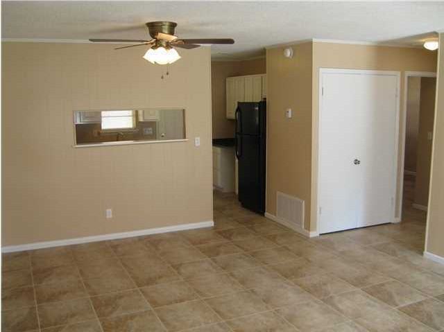 545 Hickory Ave - Photo 3 of 14