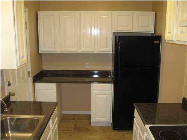 545 Hickory Ave - Photo 7 of 14