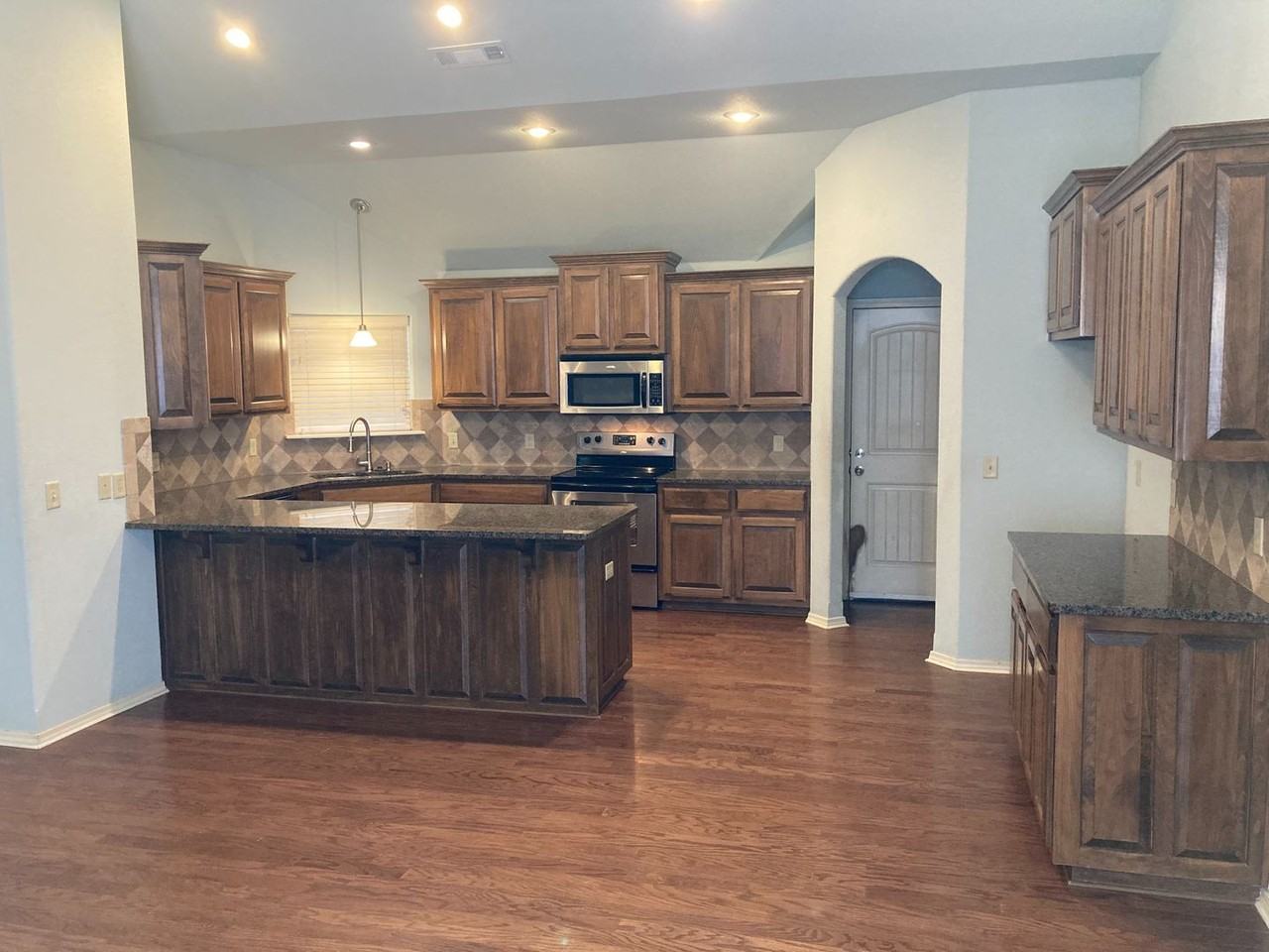 720 Venice St - Photo 5 of 24
