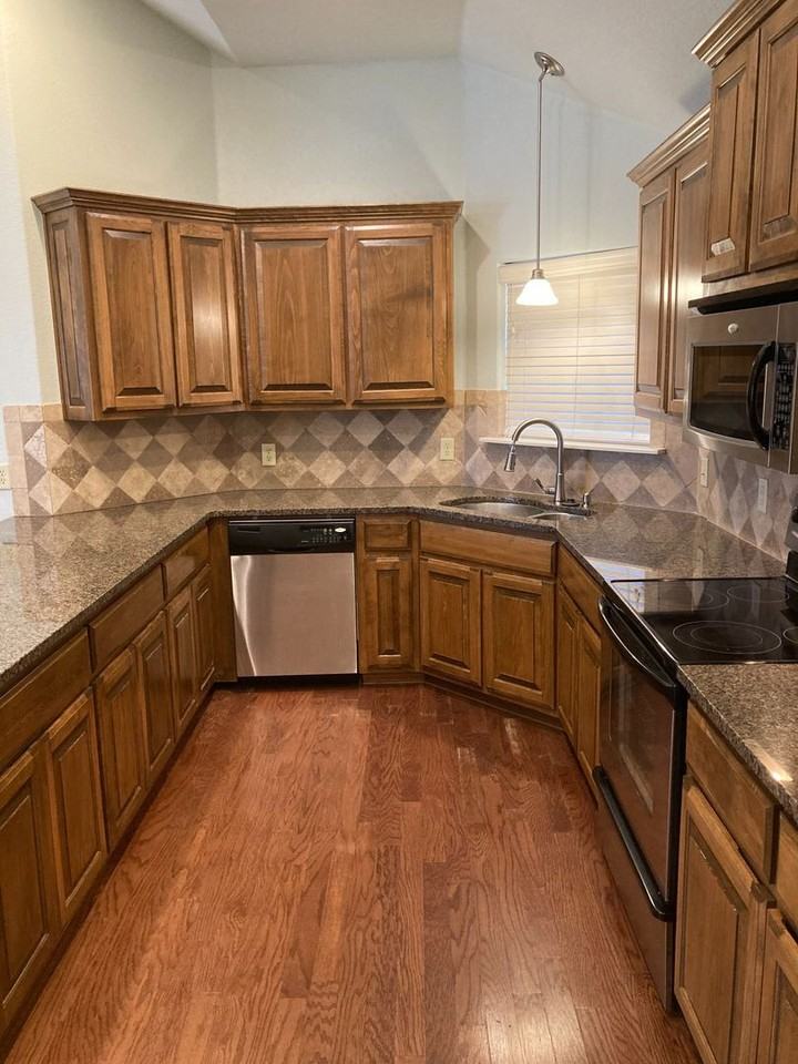 720 Venice St - Photo 6 of 24