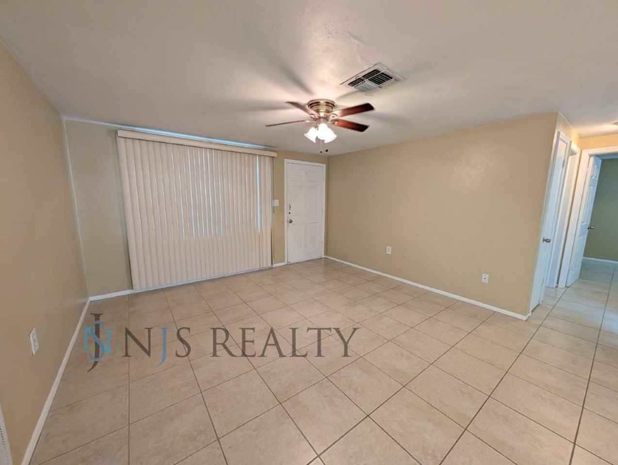 3530 Oxford Dr - Photo 2 of 18