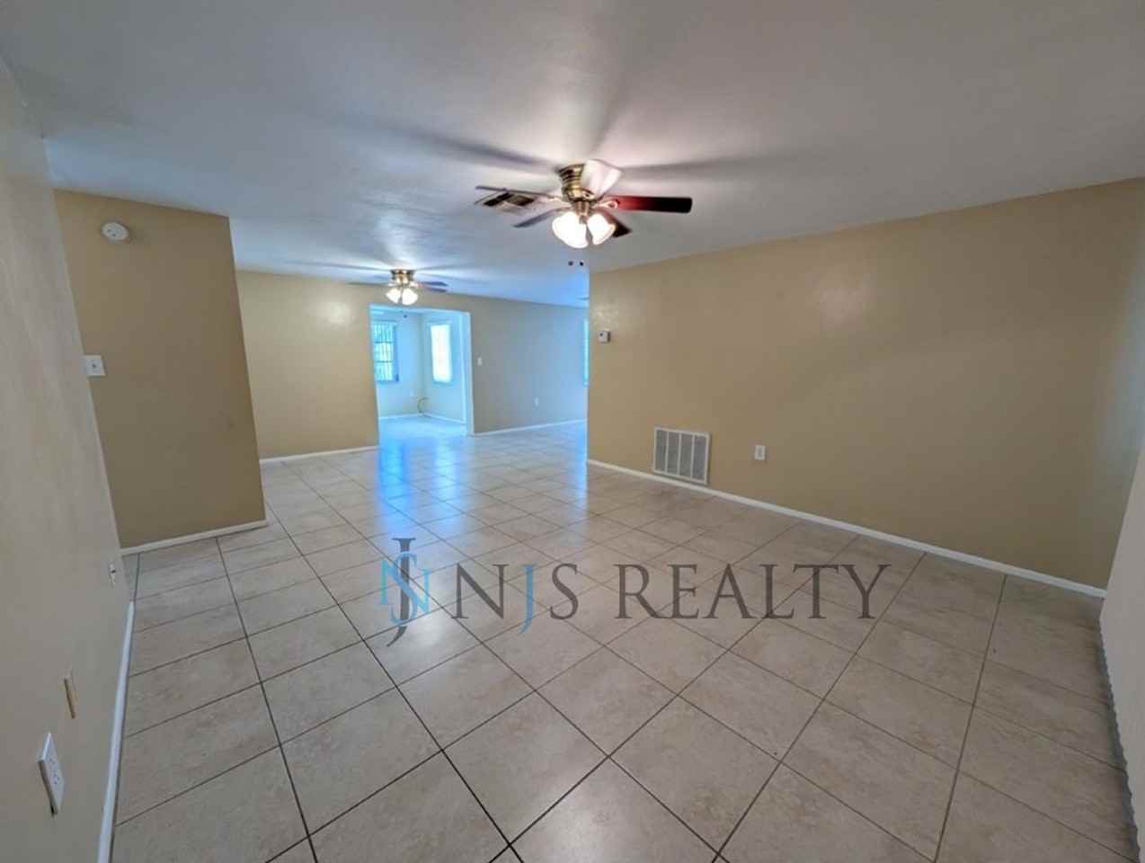 3530 Oxford Dr - Photo 3 of 18