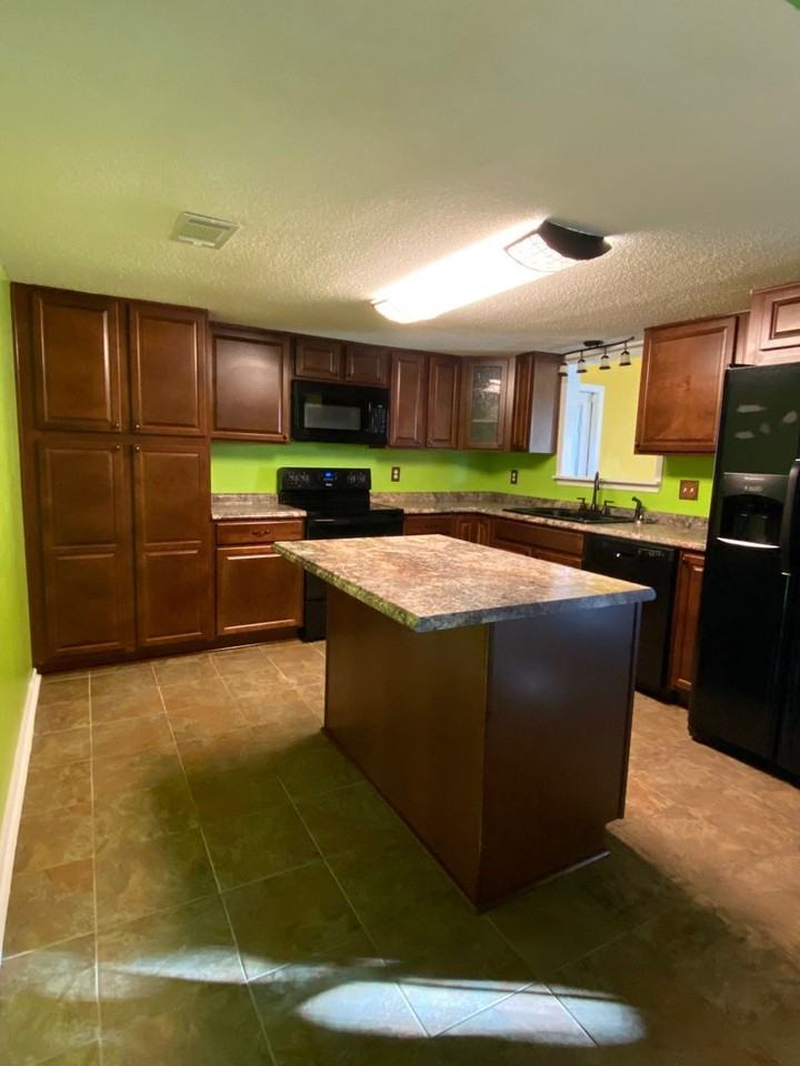 1022 Bacon Rd - Photo 6 of 29