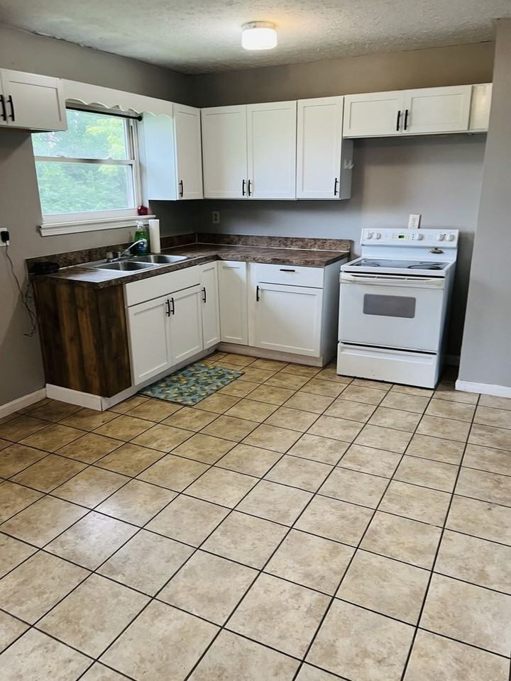 4920 Stokes Ct - Photo 5 of 29