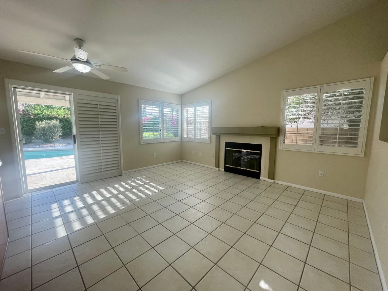 79220 Laurie Ct - Photo 3 of 14