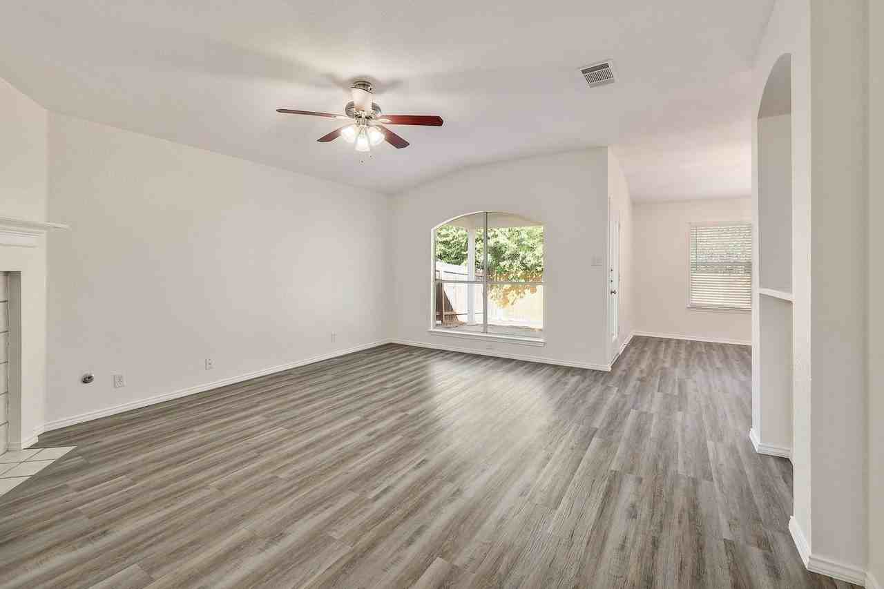 9724 Copper Creek Dr - Photo 5 of 28