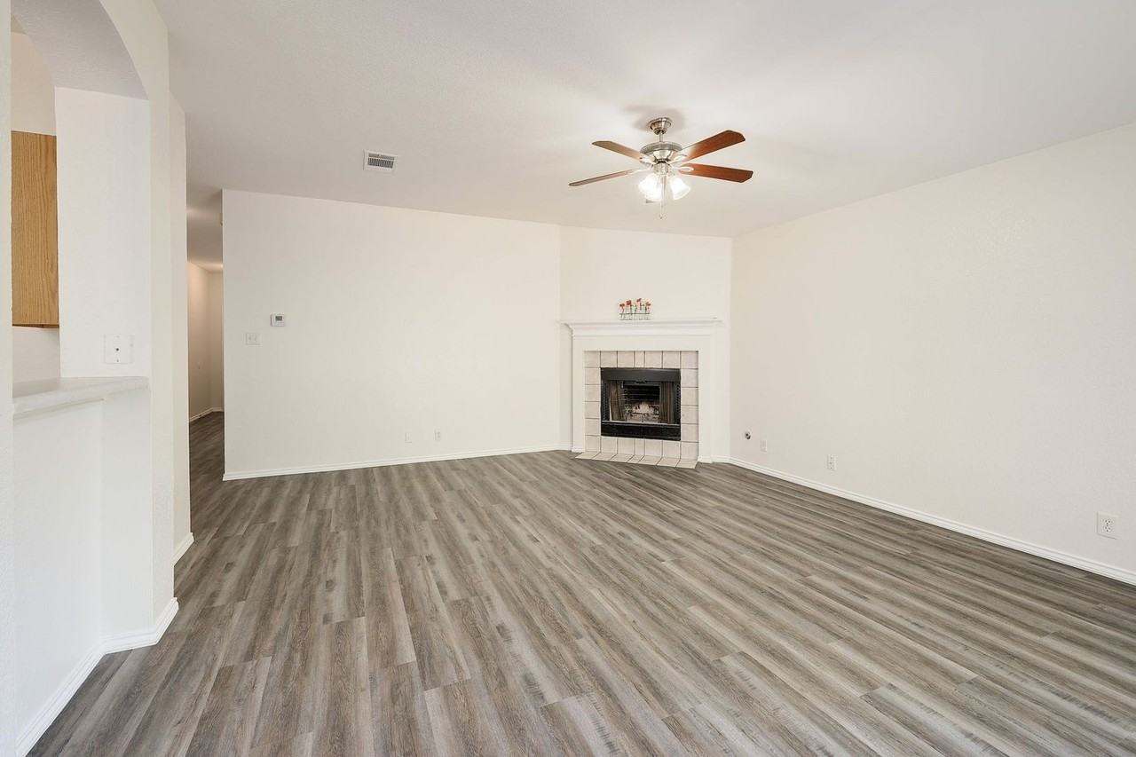 9724 Copper Creek Dr - Photo 6 of 28