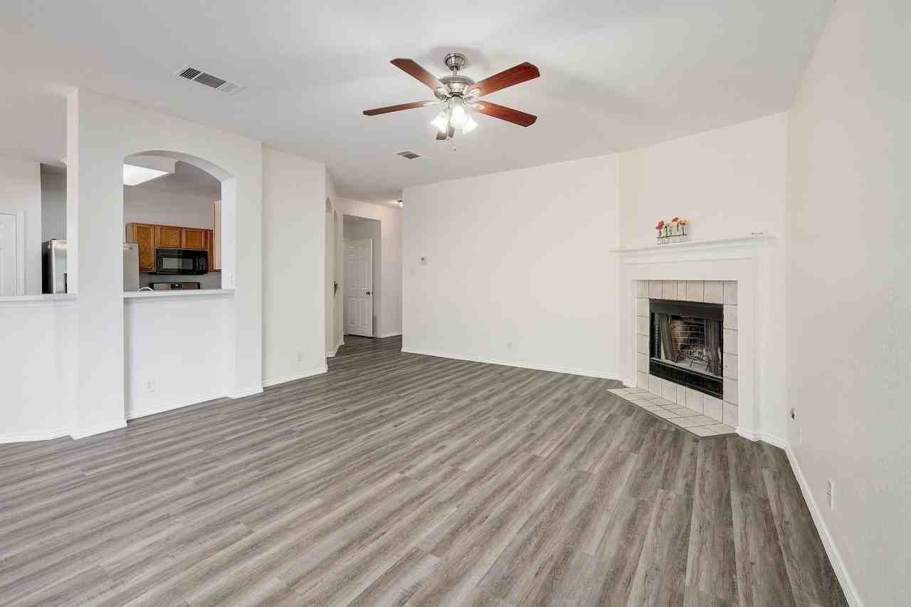 9724 Copper Creek Dr - Photo 7 of 28