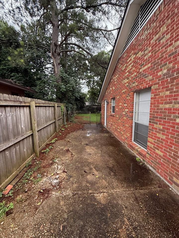 5712 Roxboro Dr - Photo 3 of 15