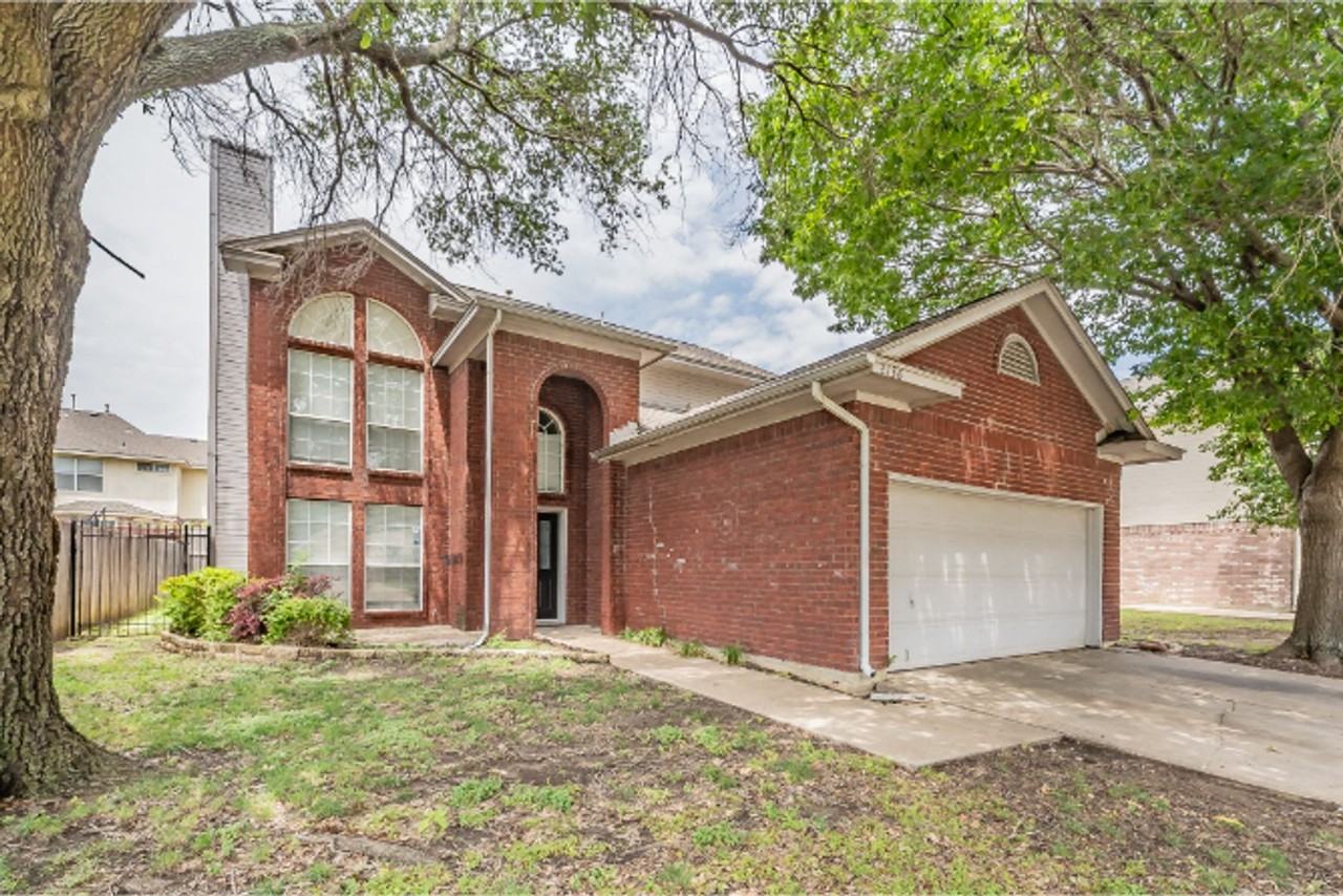 2136 Stoneridge Dr - Photo 2 of 40