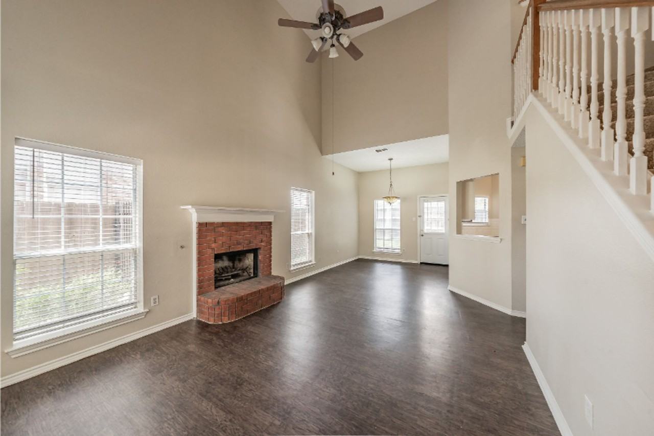 2136 Stoneridge Dr - Photo 6 of 40