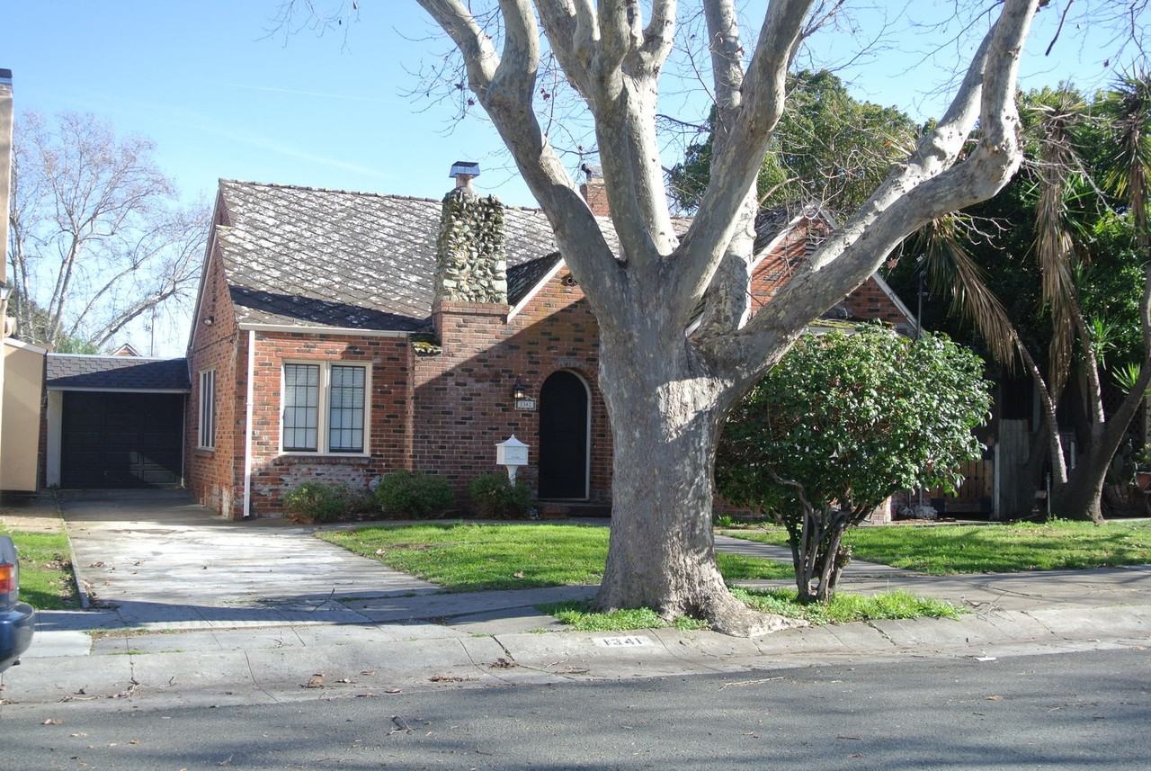 1341 Maple St - Photo 2 of 21