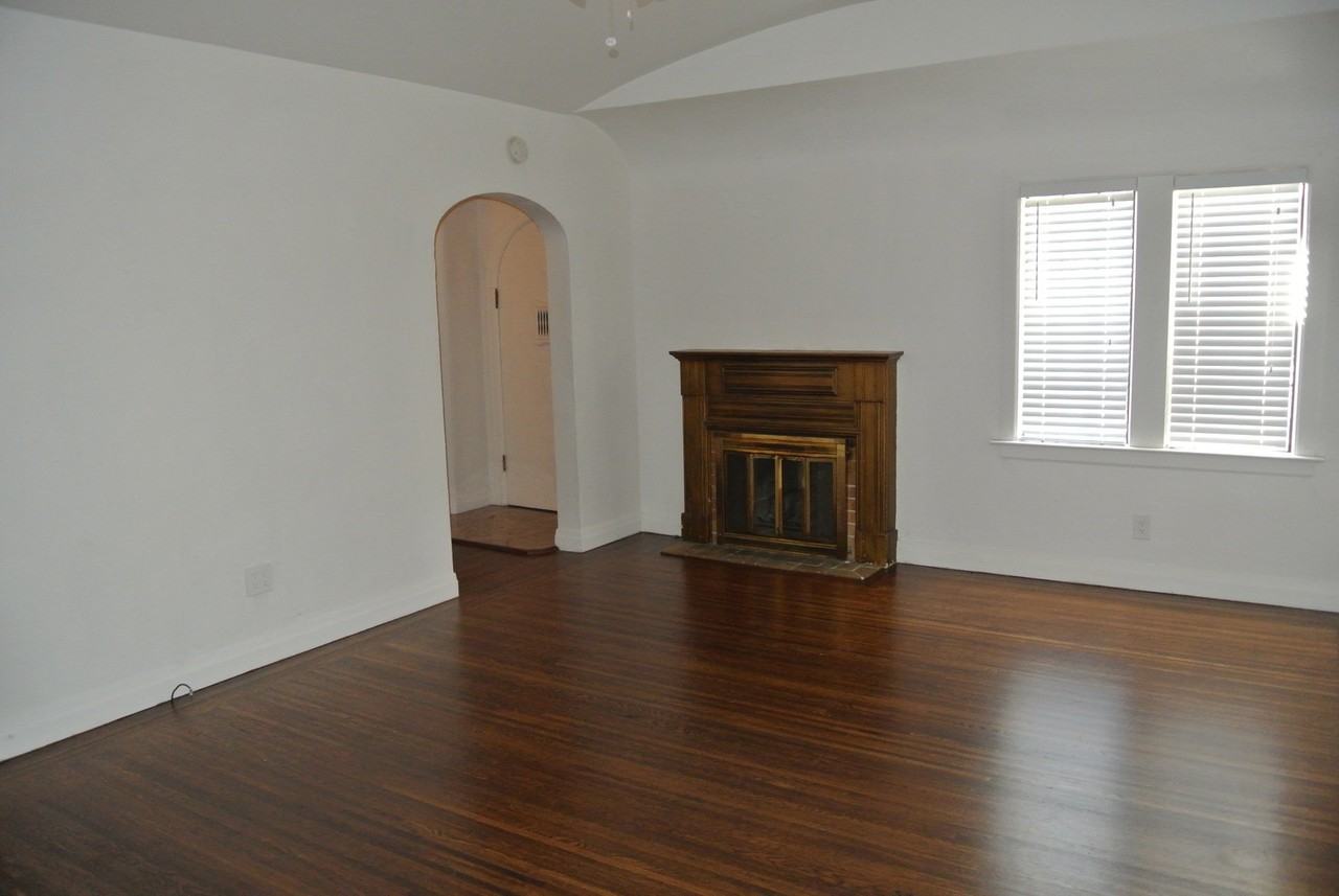 1341 Maple St - Photo 3 of 21