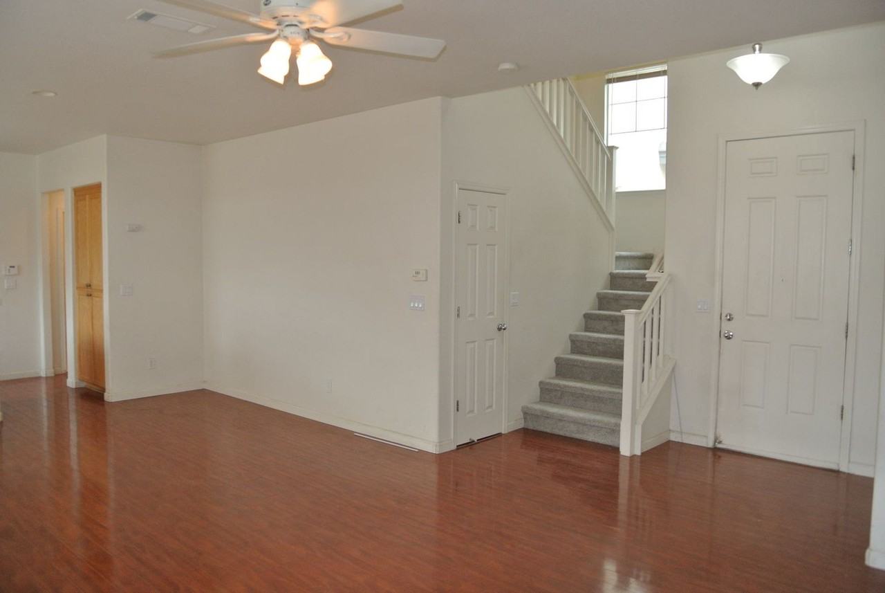 61 Cassia St - Photo 3 of 17