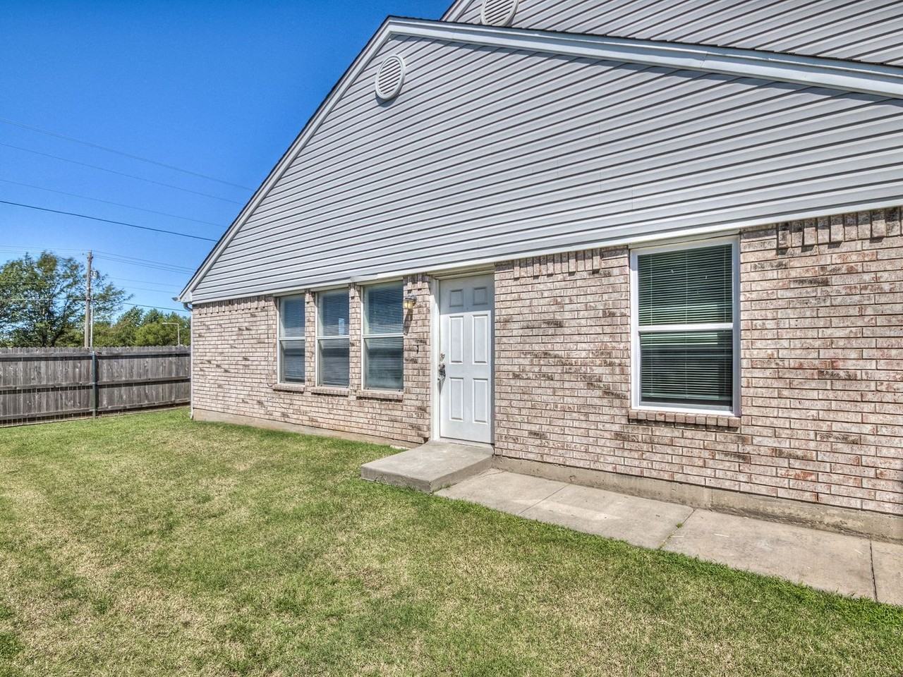 1640 High Cir - Photo 3 of 12