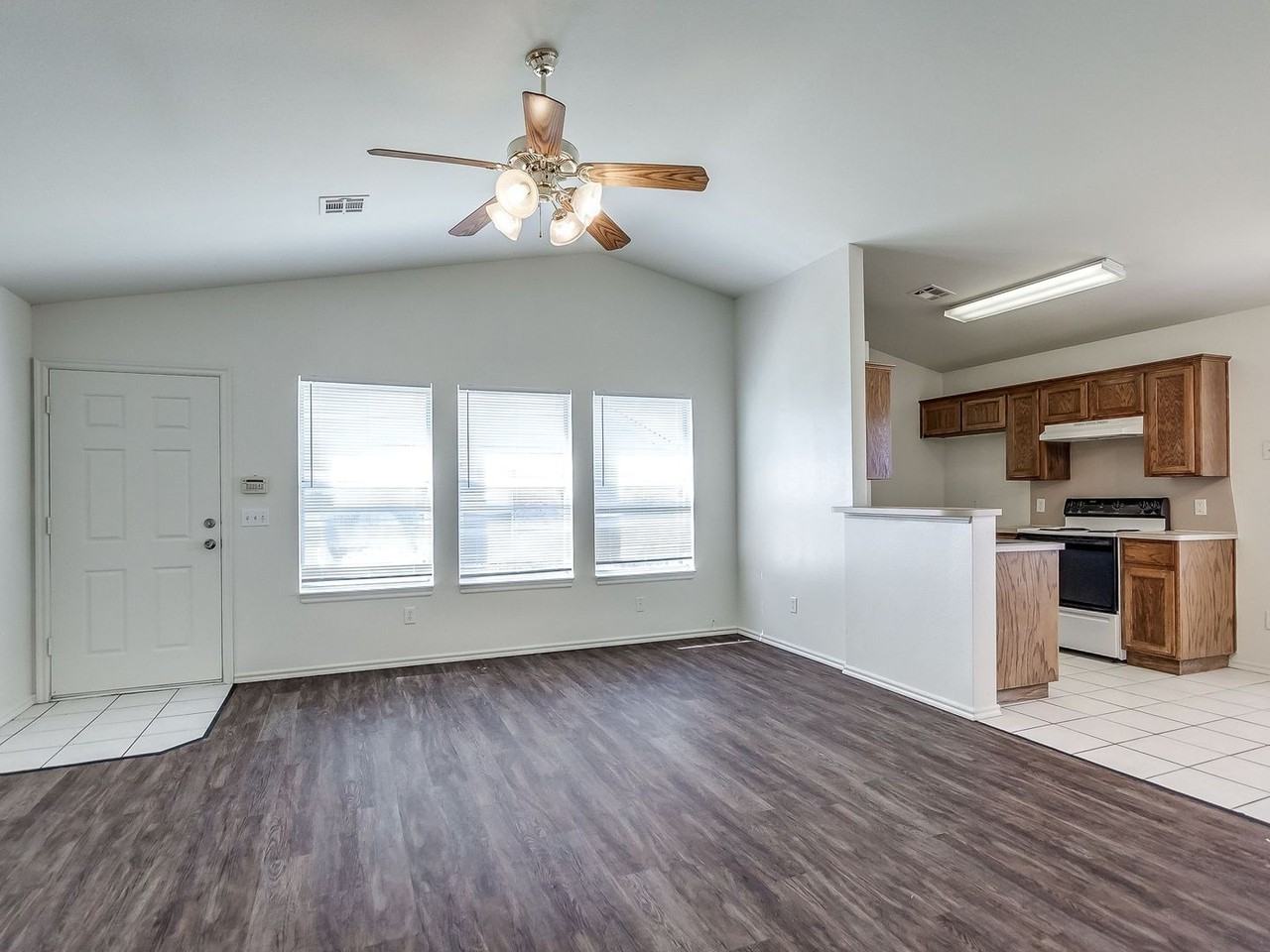 1640 High Cir - Photo 4 of 12