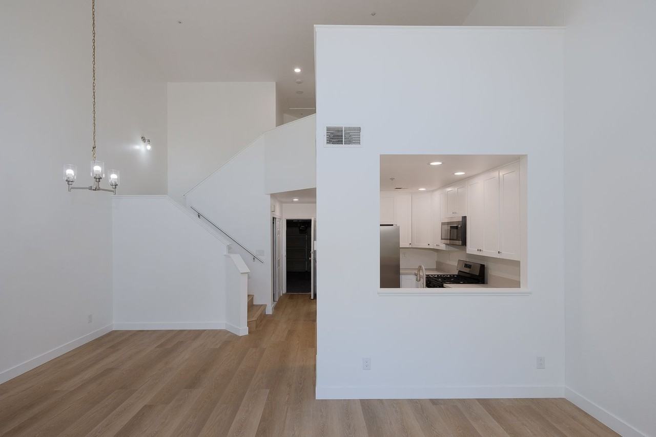 1311 Oyster Pl - Photo 5 of 29