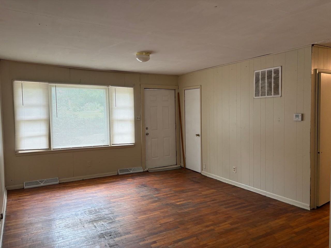2704 Se Massachusetts Ave - Photo 2 of 9