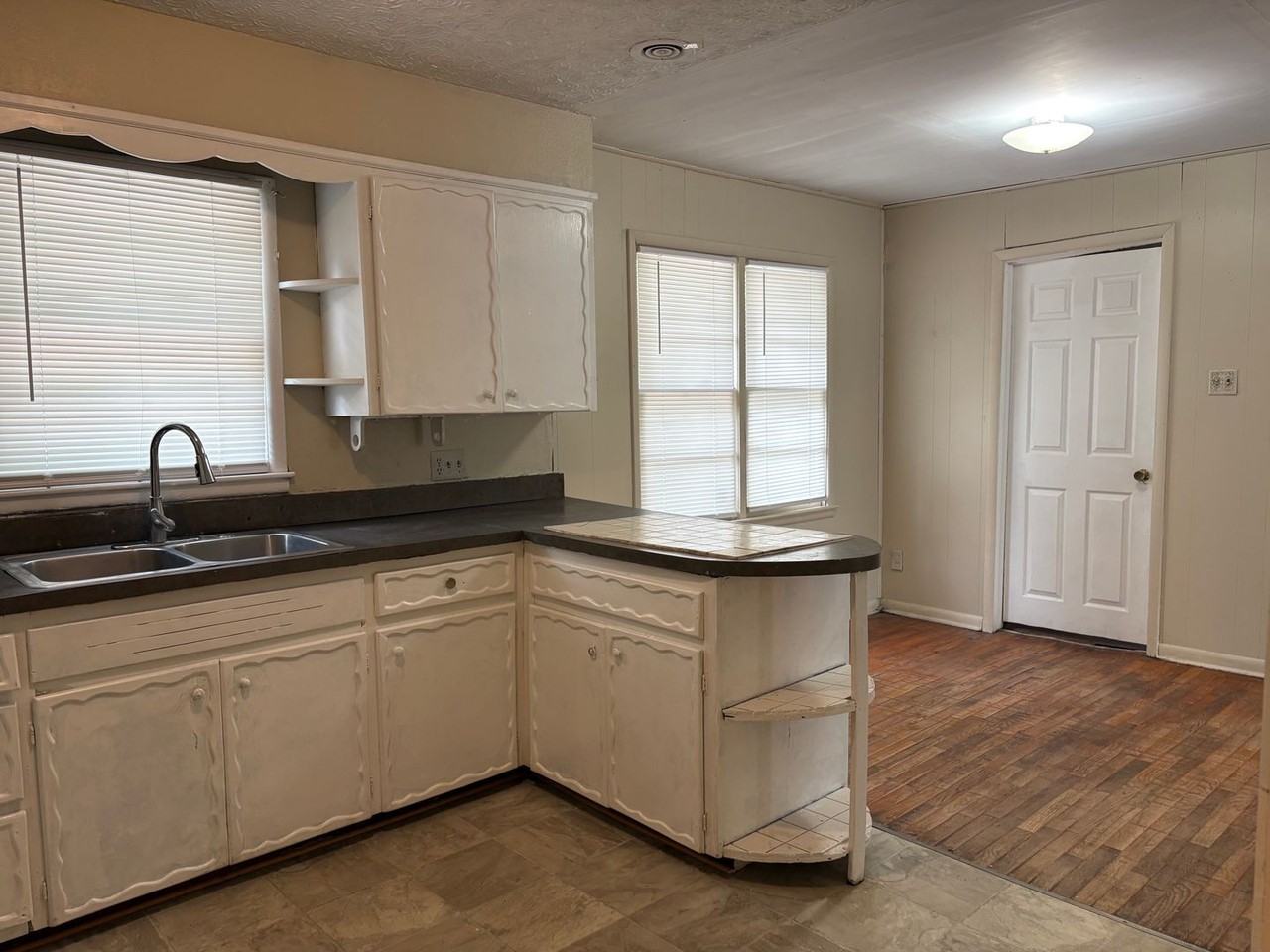 2704 Se Massachusetts Ave - Photo 3 of 9