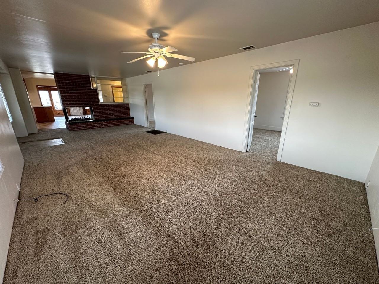 2113 Illinois Ave - Photo 3 of 24
