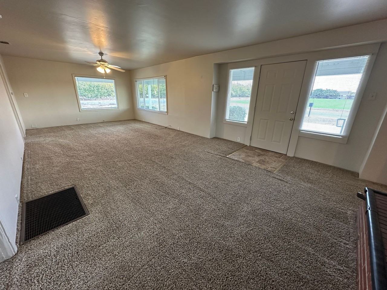 2113 Illinois Ave - Photo 4 of 24