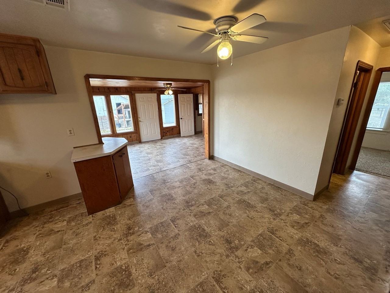 2113 Illinois Ave - Photo 7 of 24