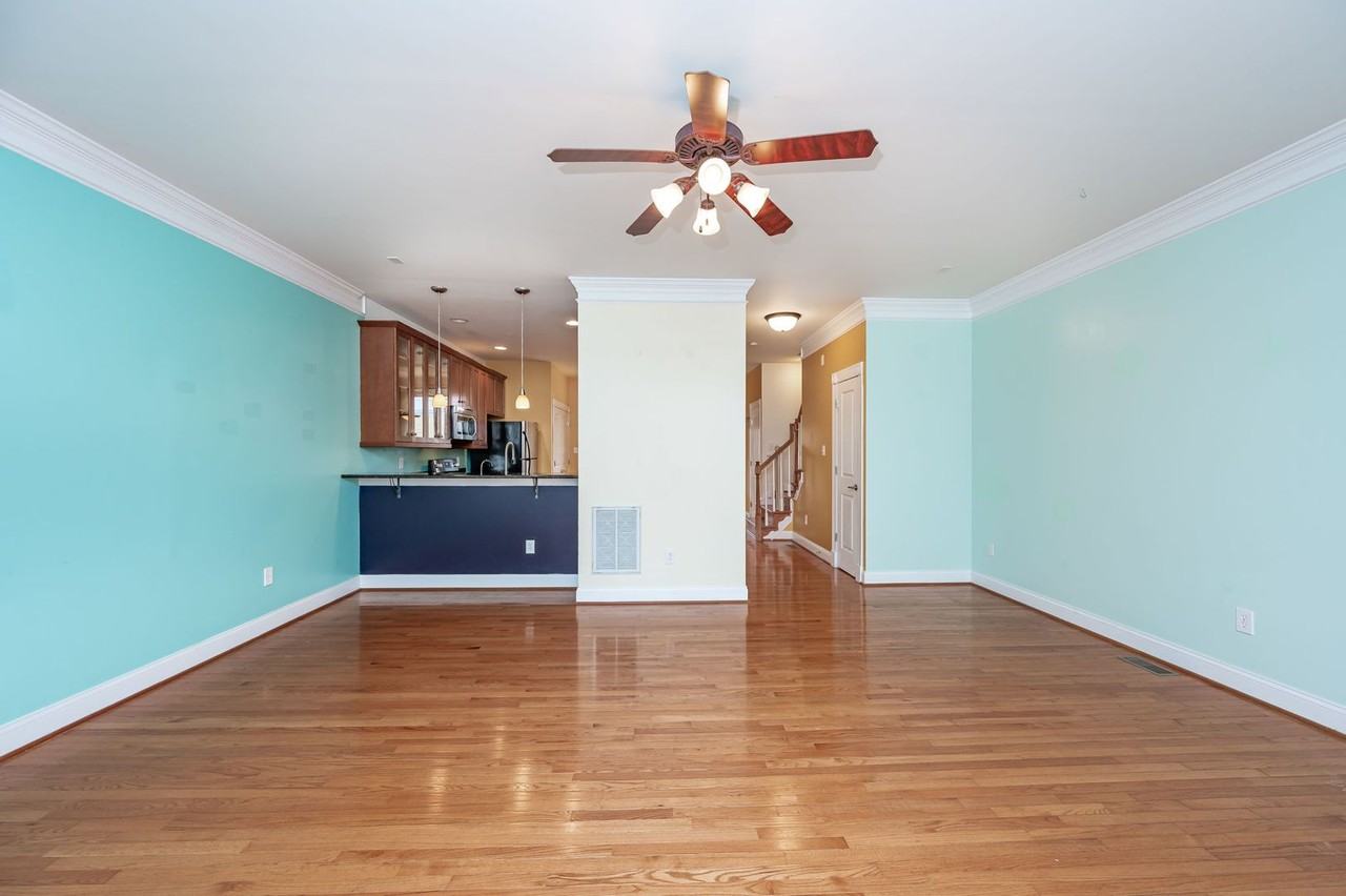 520 S Laurel St - Photo 3 of 20