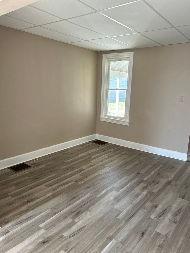 84 S Front St - Photo 3 of 14