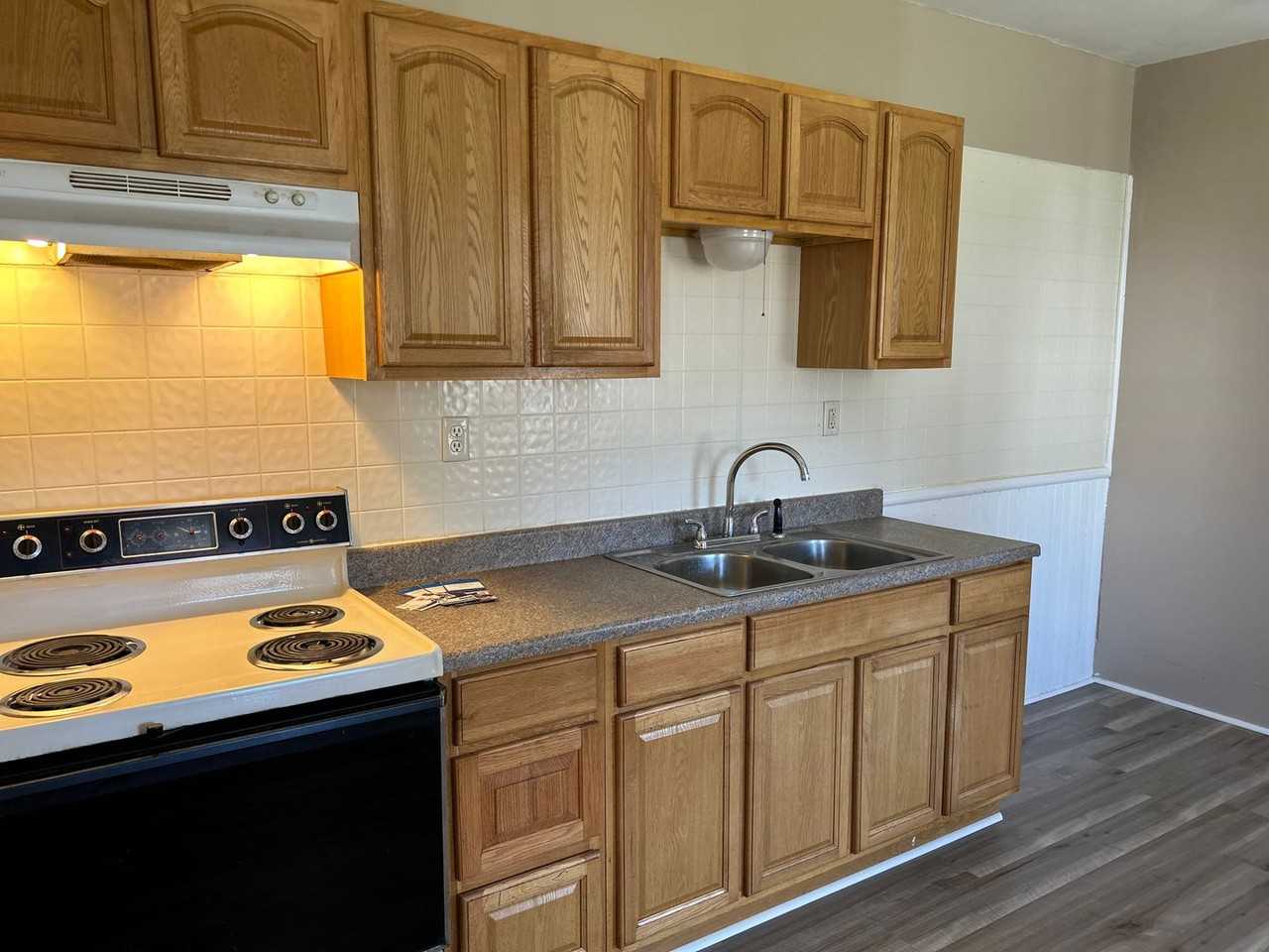 84 S Front St - Photo 4 of 14