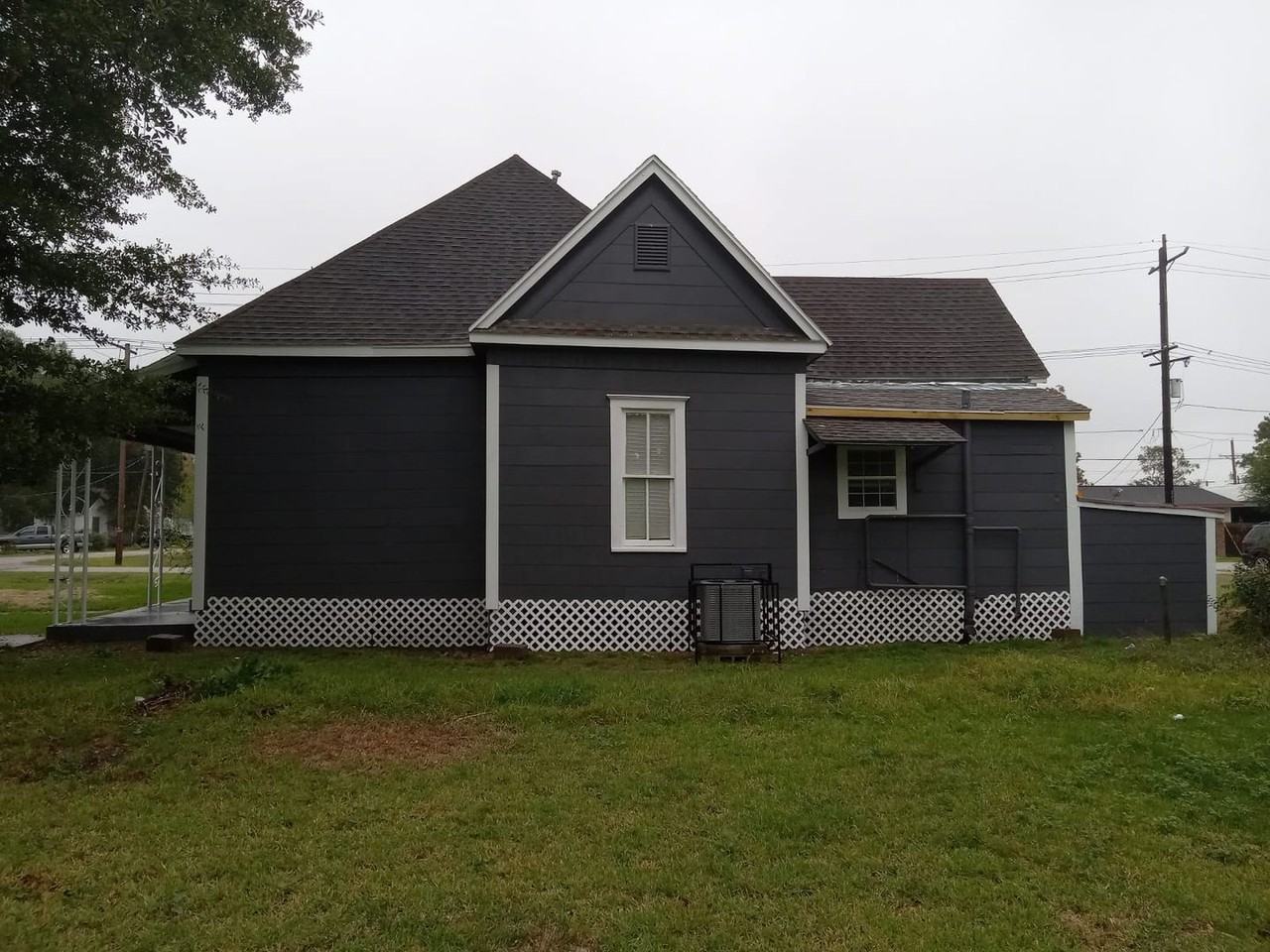 690 Avenue E - Photo 5 of 16