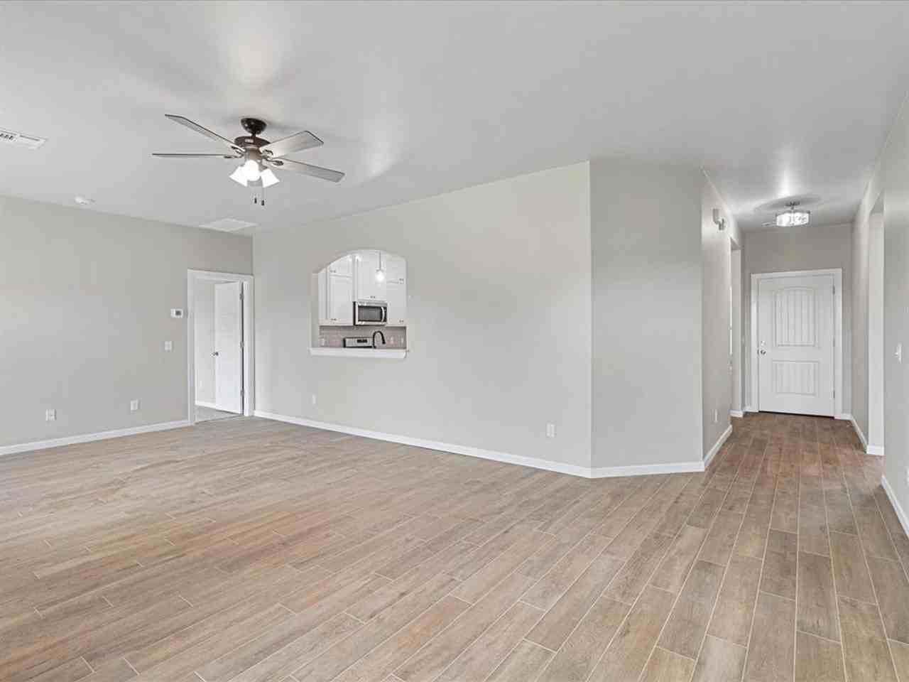 528 Hackberry Ln - Photo 4 of 19