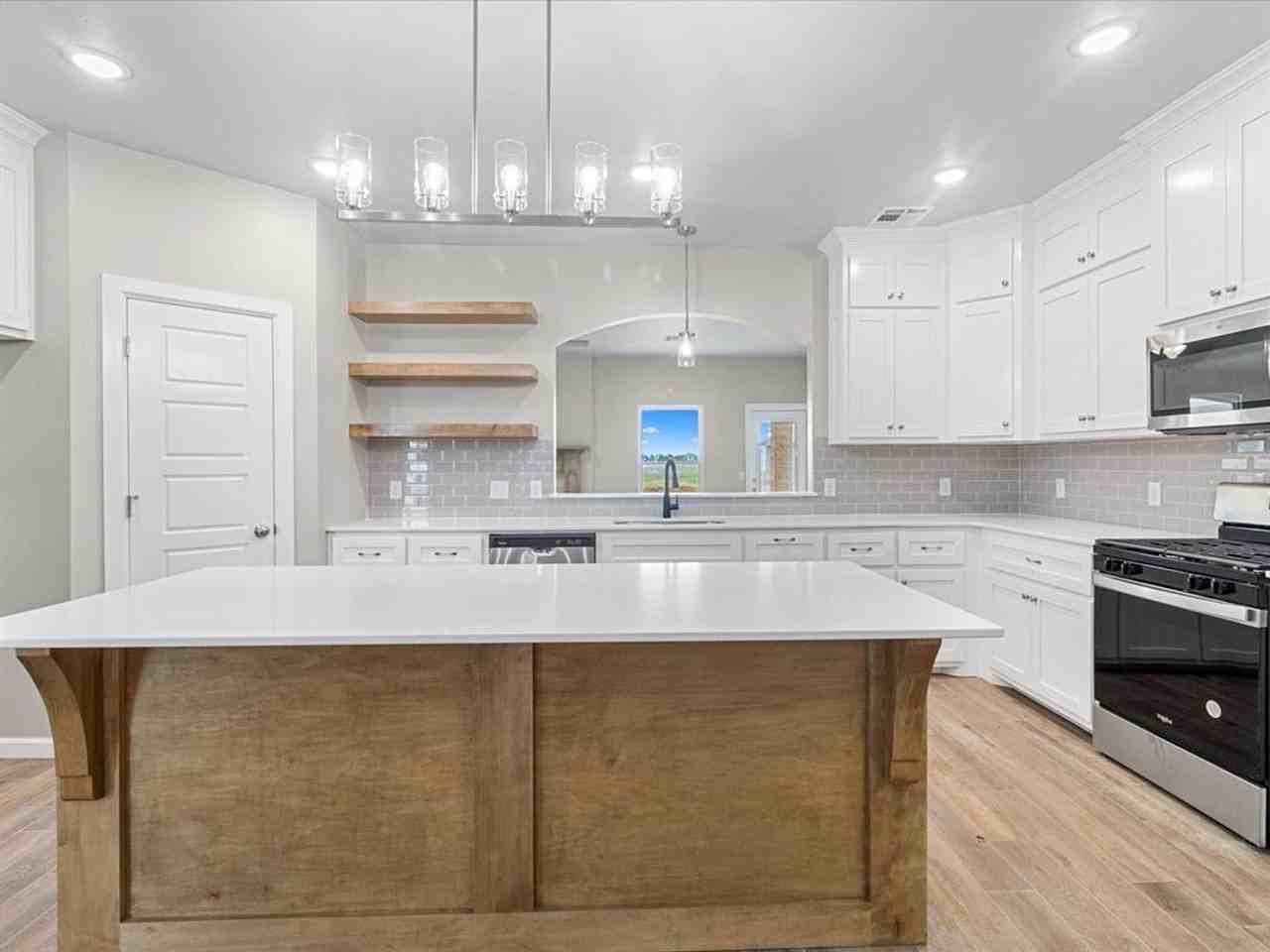 528 Hackberry Ln - Photo 6 of 19