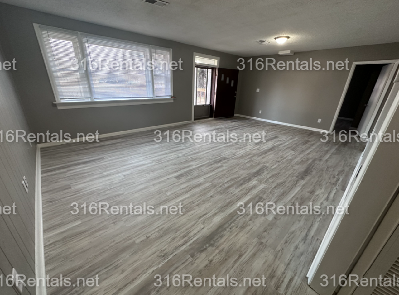 6155 S Hydraulic St - Photo 2 of 12