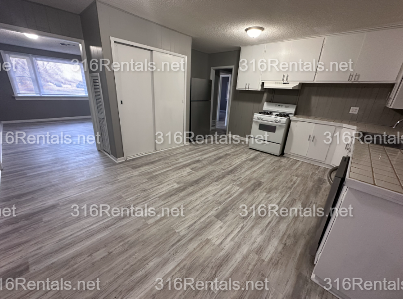 6155 S Hydraulic St - Photo 4 of 12