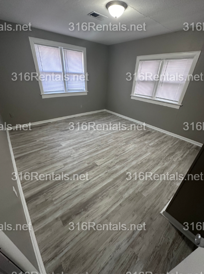 6155 S Hydraulic St - Photo 5 of 12