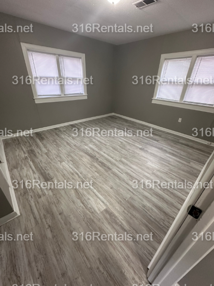 6155 S Hydraulic St - Photo 6 of 12