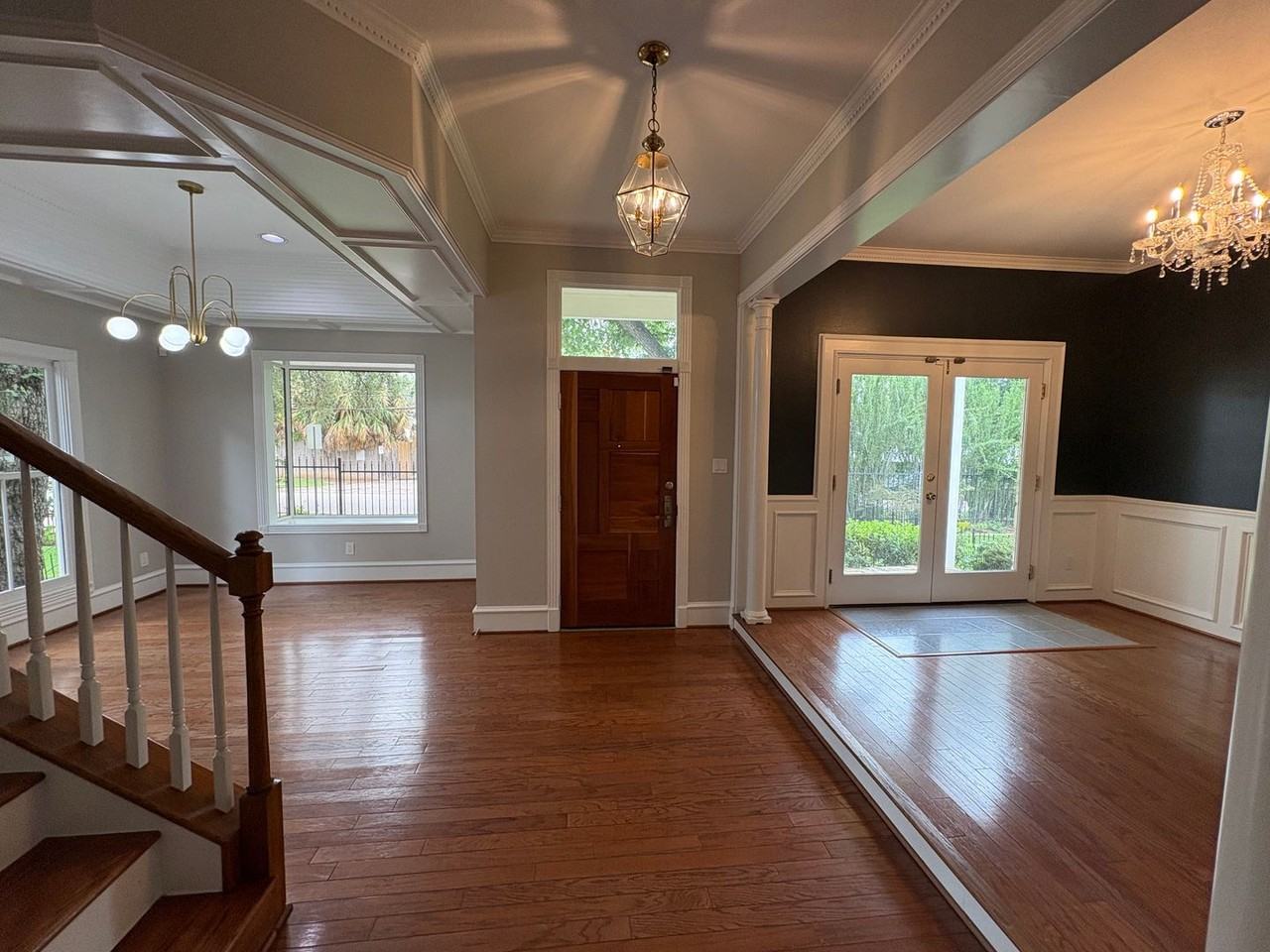 1204 W 39th St - Photo 2 of 40