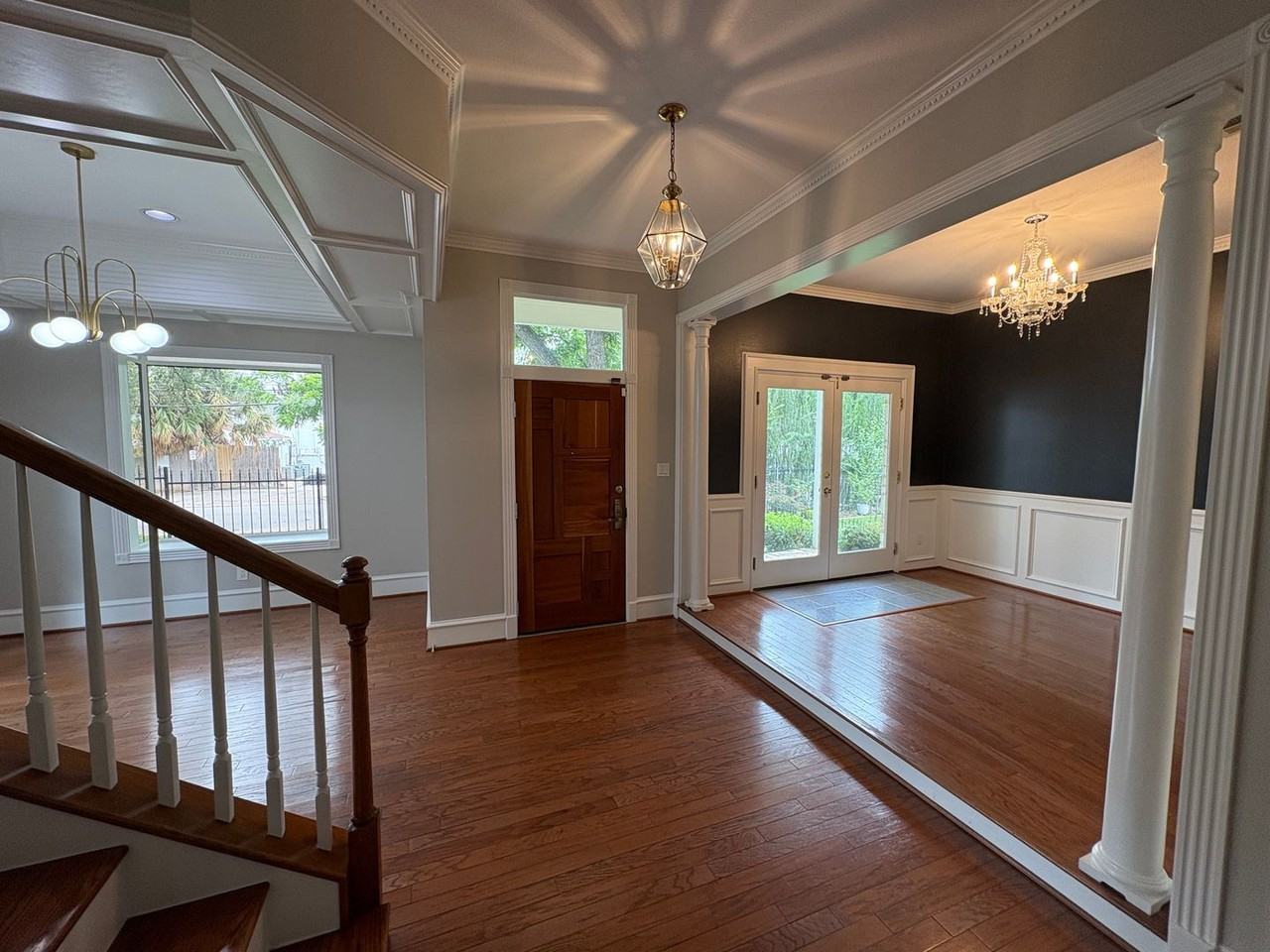 1204 W 39th St - Photo 3 of 40