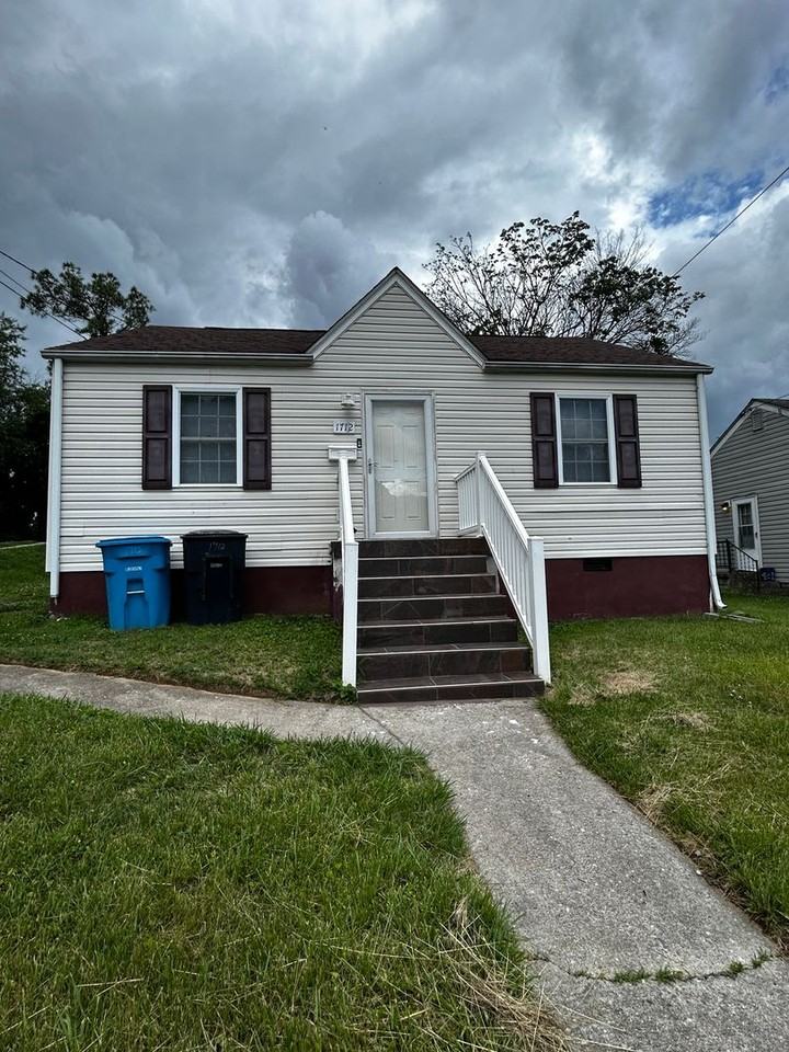 1712 Wayne St Ne - Photo 2 of 21