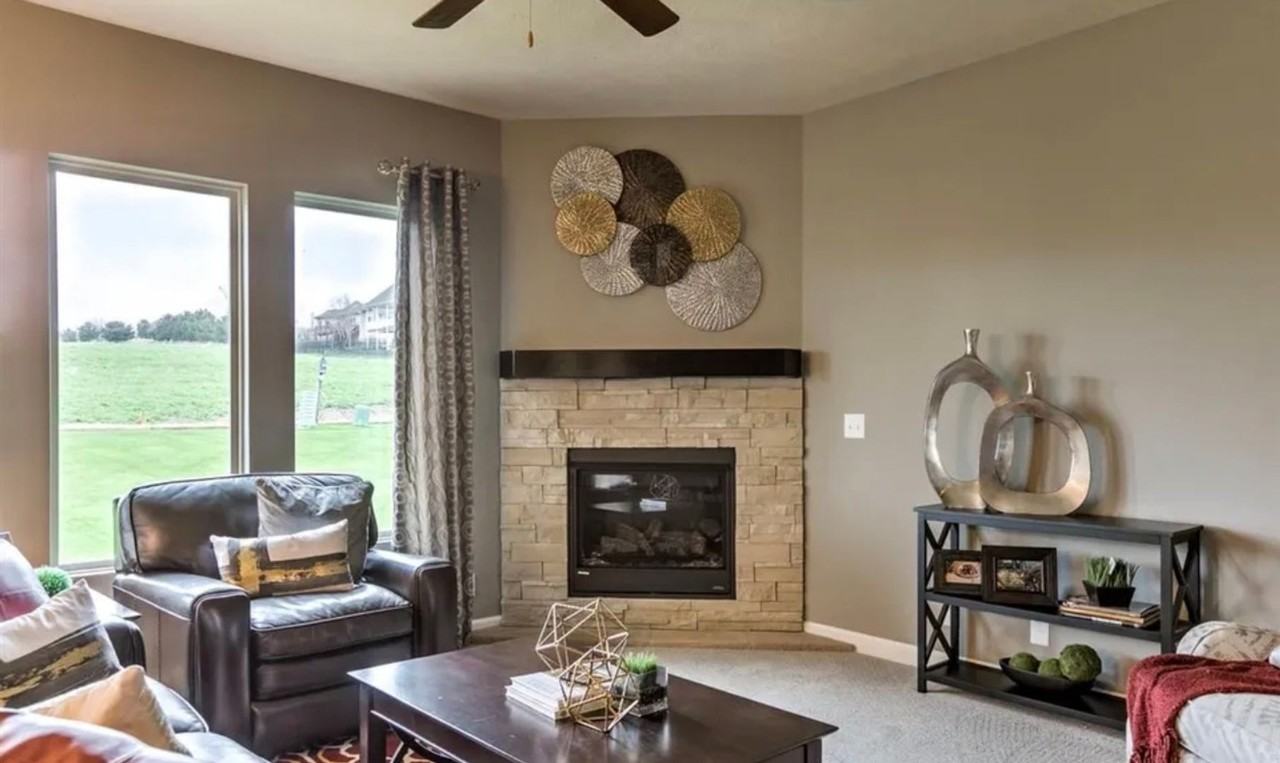 16333 Potter St - Photo 2 of 15
