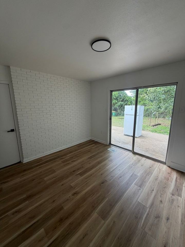1940 Arrowhead Rd - Photo 5 of 9