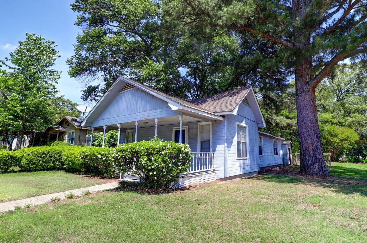 3602 Main St