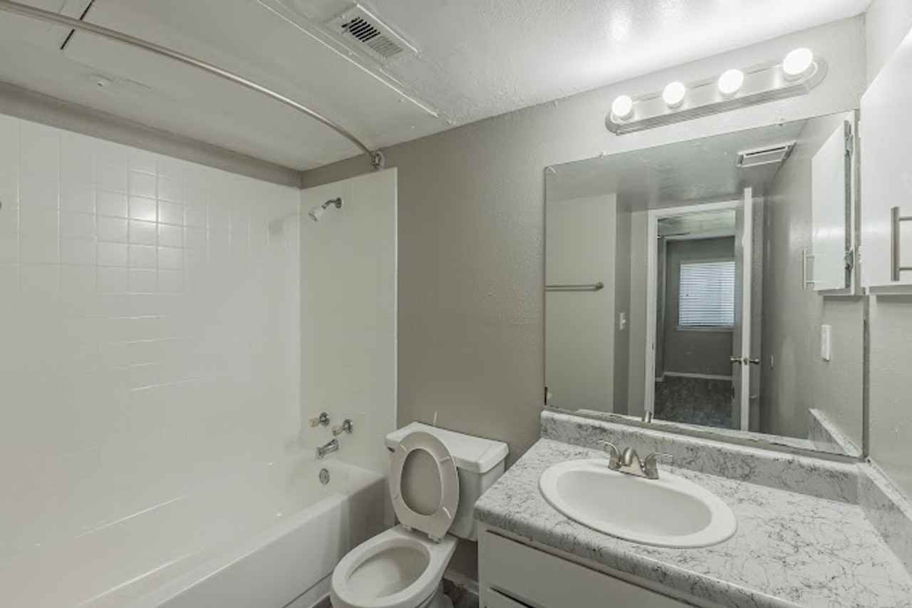 1208 Park Vista Dr #2401 - Photo 4 of 8