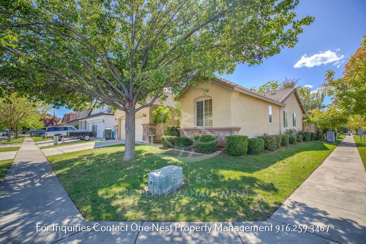 5698 Oakwood Dr - Photo 2 of 25
