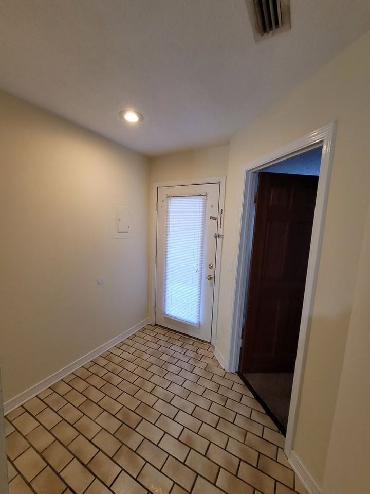 8730 Thomas Dr - Photo 7 of 34