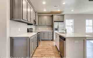 featured image of 41 E Hurd St