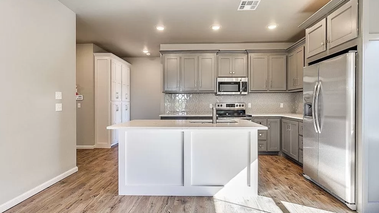 41 E Hurd St - Photo 2 of 9
