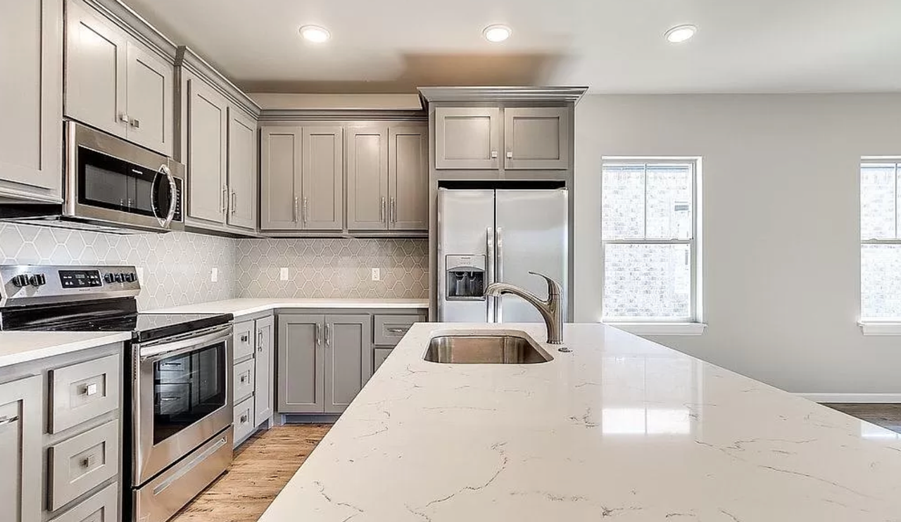 41 E Hurd St - Photo 3 of 9