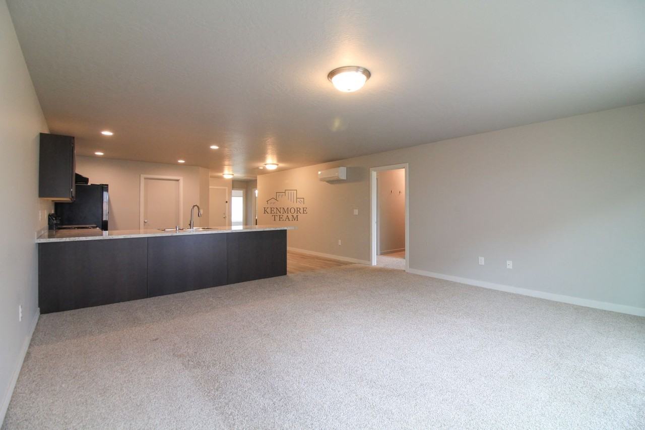 301 S Cedar Ave - Photo 4 of 12